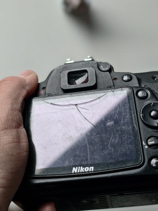 Nikon D90,citiți anunțul!
