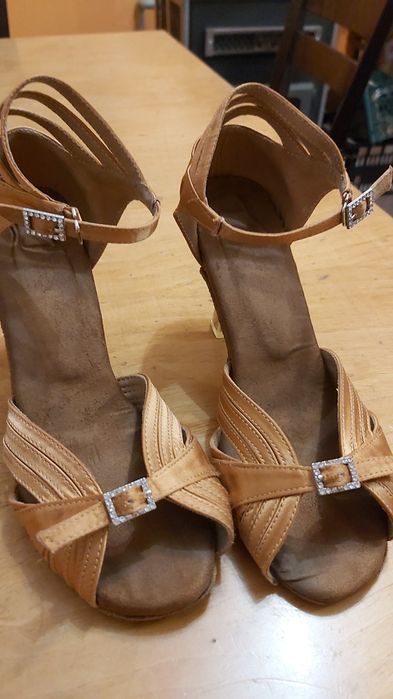 Обувки за латино танци