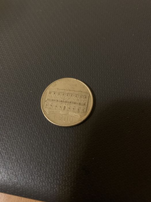 Moneda republica italiana L200 impecabila,altii le vand si cu 1000ron!