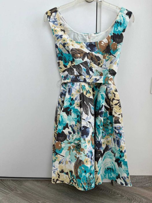 Дълга официална рокля в тъмно син цвят