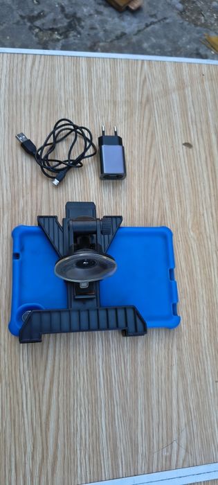 Vand tabletă Lenovo 250 ron.