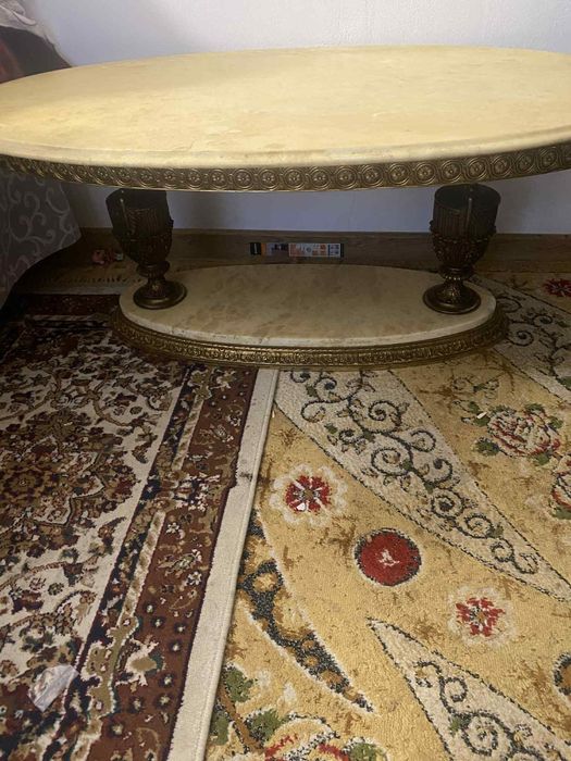 Mese din broz cu blat din onix