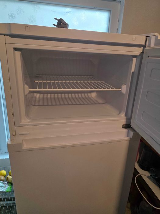 Frigider Arctic congelator +frigider