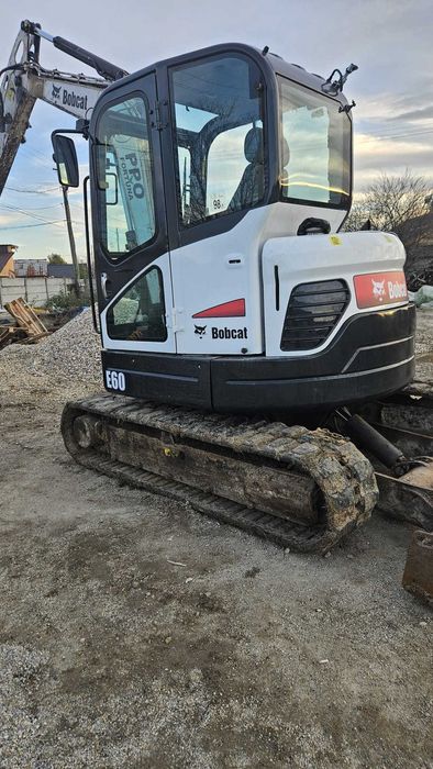 Inchiriez excavator 25 To,6 To,3 To,autobasculante 8x4,vola,trailer