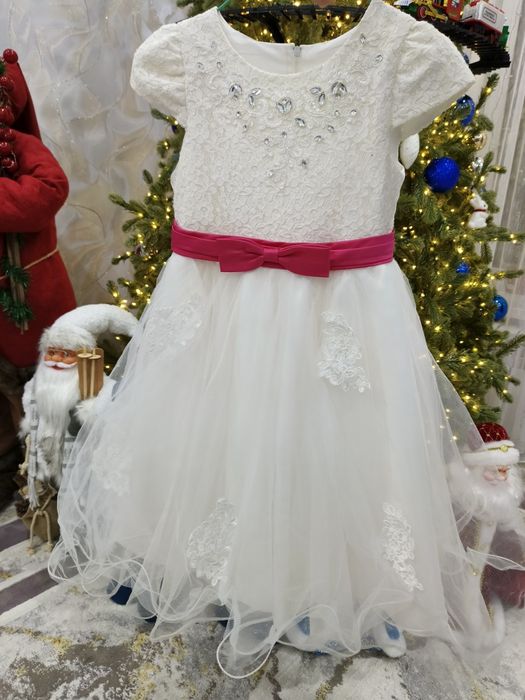 Нарядное платье 6-8 лет