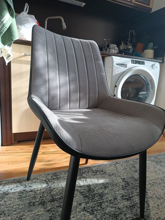 Трапезни столове