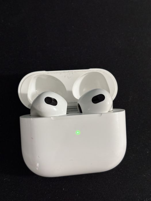 Продам Airpods 3