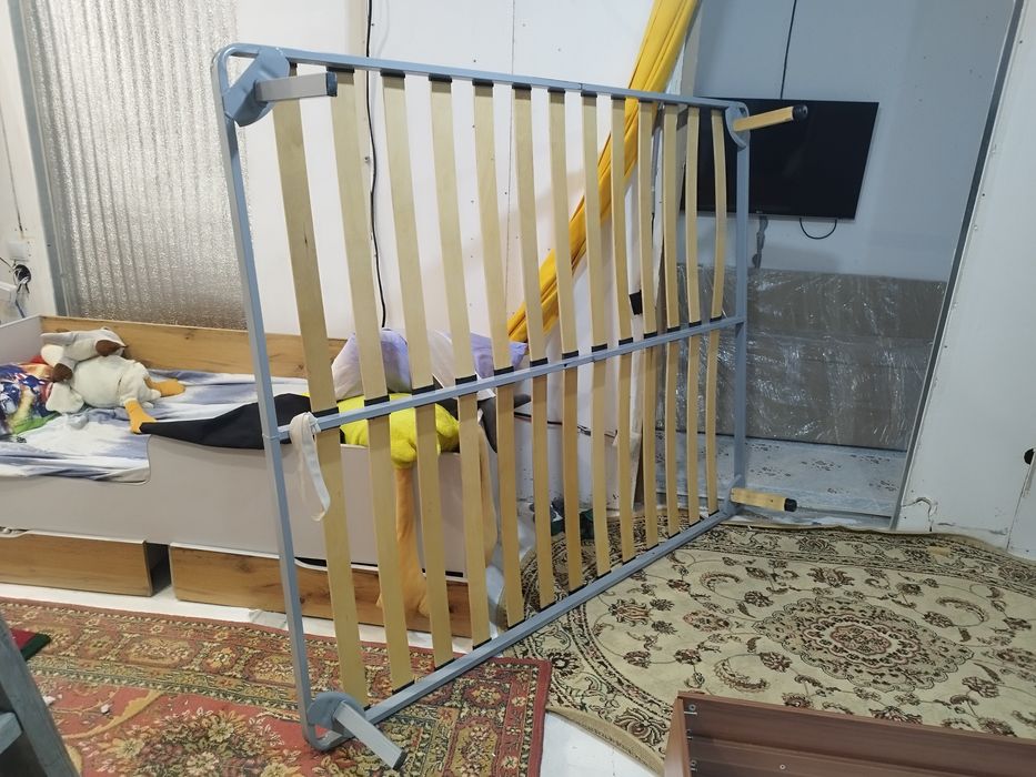 Продам кровать с матрасом
