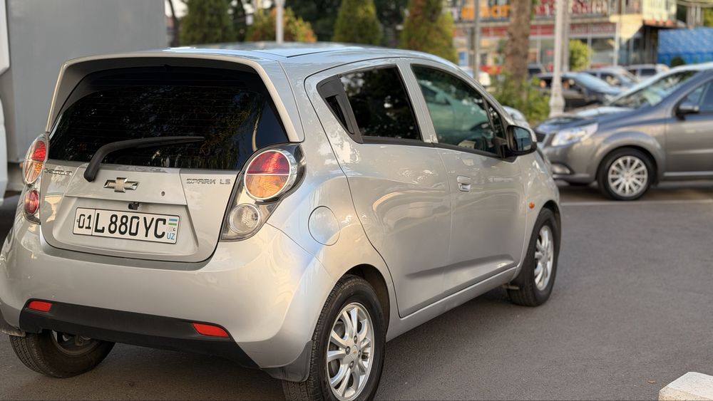 Spark sotiladi 2011 yil 179000 km Aftamat