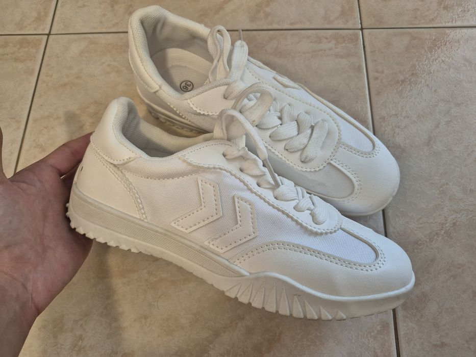 Маратонки черни и бели