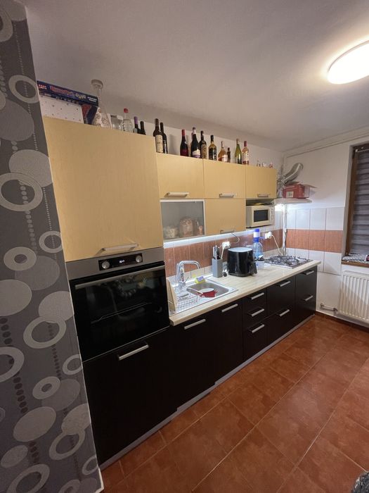 Bucatarie cu electrocasnice