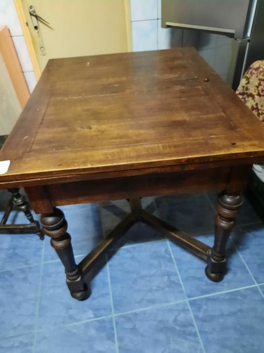 Masa veche cu scaune