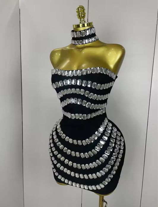 Rochie cu pietre si colier