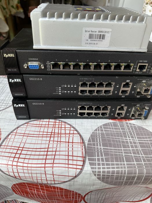 Switch-uri gigabite zyxel es-2108 si zyxel gs2210