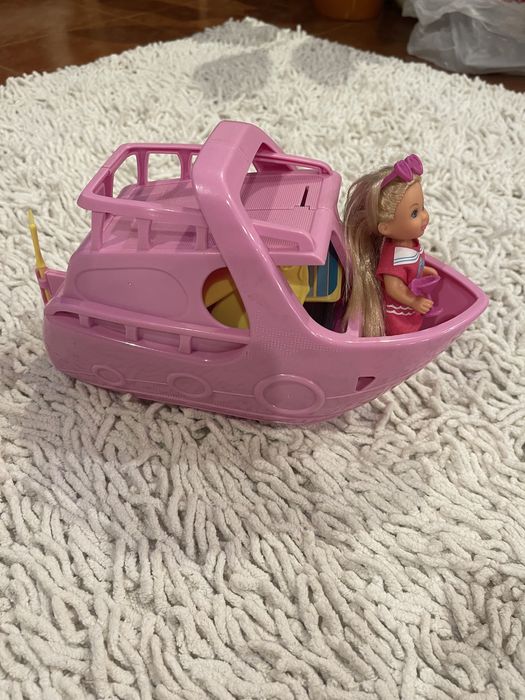 Игрушка для девочки в отличном состоянии. Весь набор