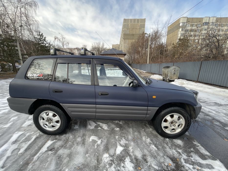 Автомобиль- Rav4.