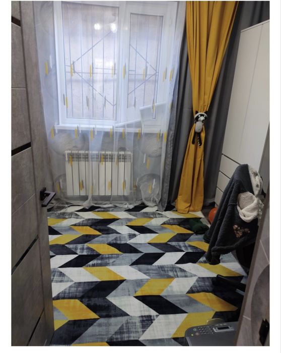 Ковер 2*4 продам .