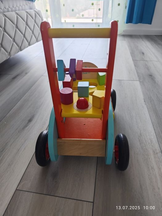 Antepremergator din lemn cu activități pentru copii