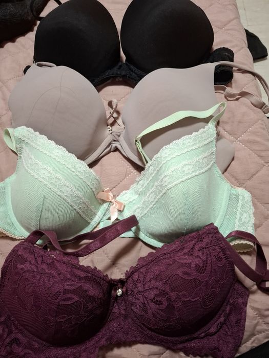 Продавам сутиени 75б