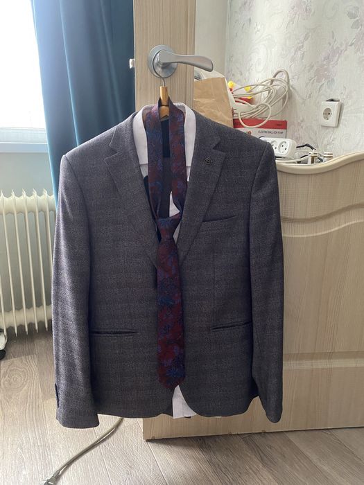 Продам кастюм  .