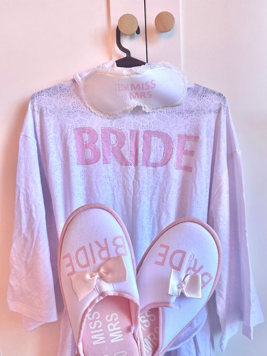 Комплект от халат, пантофи и маска за сън Bride / From Miss to Mrs
