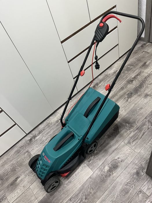 Газонокосилка Bosch Rotac 32