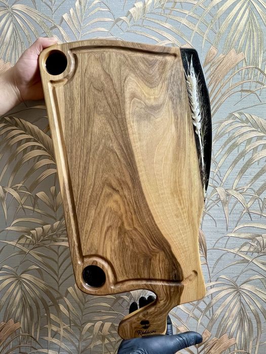 Platouri din lemn masiv & rășină – piese unicat, realizate manual