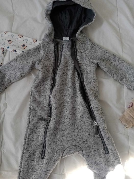 Vand lot haine si incaltaminte, patut+masa de infasat copii 0-4 ani