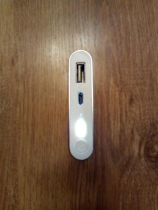 Baterie/acumulator extern, 8000 mAh,5V argintiu,nou!