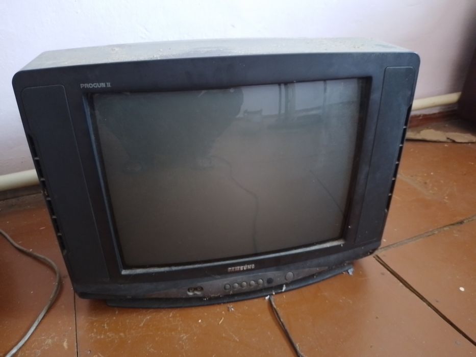 Телевизоры б/у три штуку