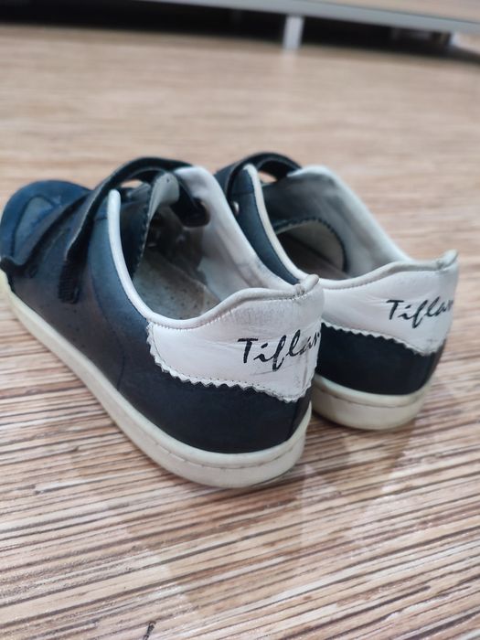 Продам школьную обувь