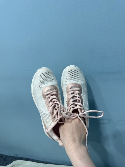 Кроссовки от red tag