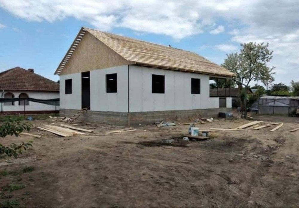 Vand case pe structura metalica rezistente