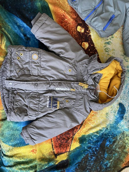 Продам детские куртки