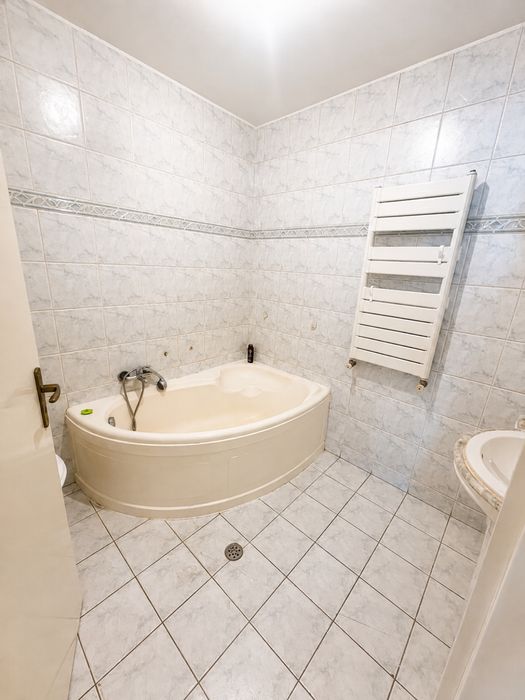 Apartament spatios si confortabil 4 camere. 13 Septembrie.