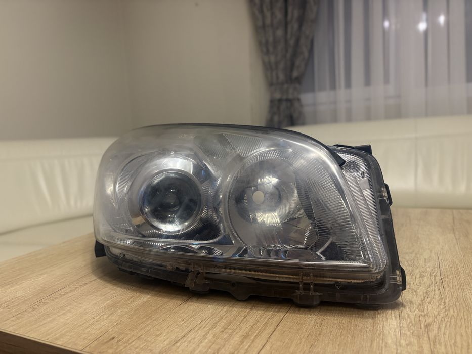 Фар - тойота рав 4 2010г.