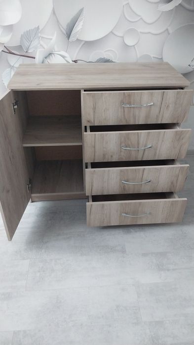 Продам камод и кровать.