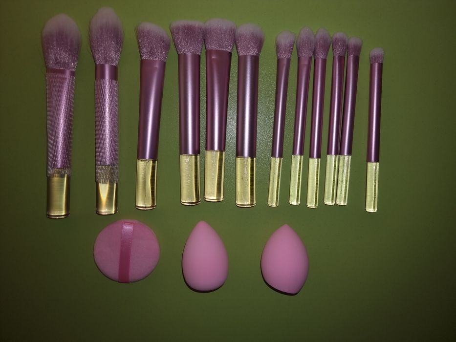 12 четки + 3 бюти блендерa