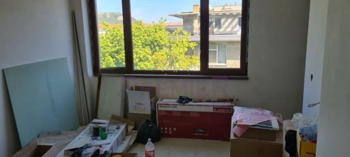 Продава се Четиристаен апартамент в Провадия - 140 кв.м за 438 €/кв.м - Снимка #11