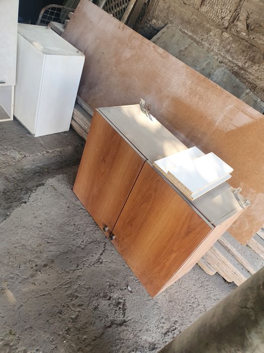 Taxta hezum pumbachòp owxona mebelli eshik sotiladi