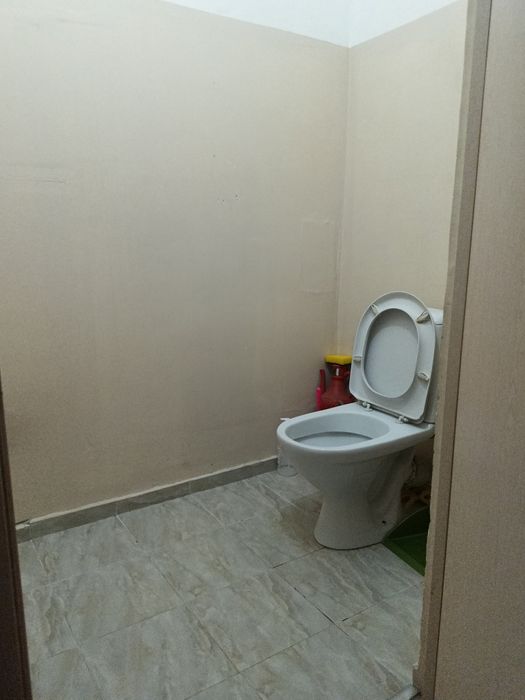 Квартираға адам керек