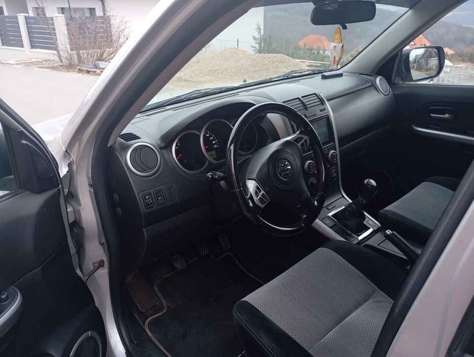 Vând Suzuki Grand Vitara X30