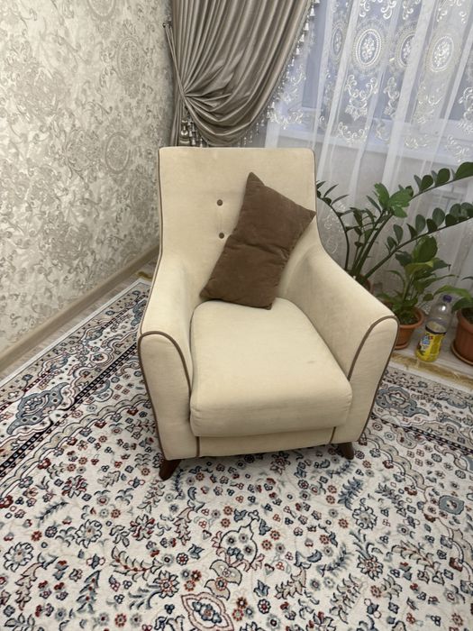 Продам диван с креслом