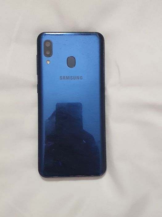 Tel. Samsung A20.