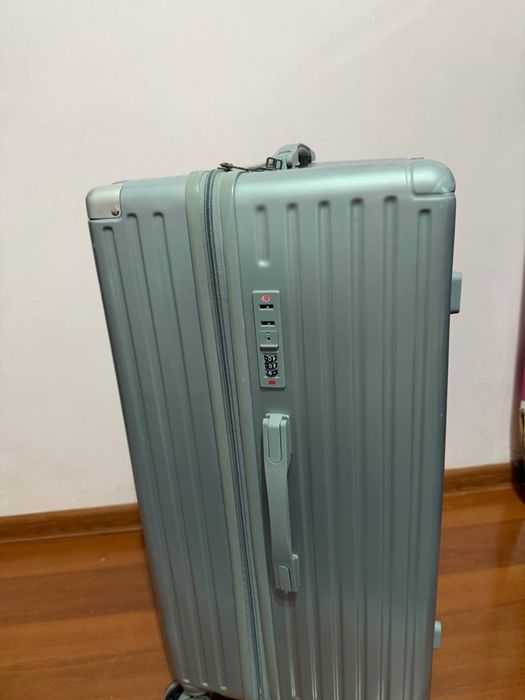 Продаются чемоданы