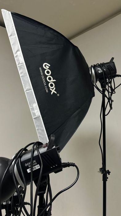 Продам импульсный свет Godox MS 300D  состояние новое все как на фото