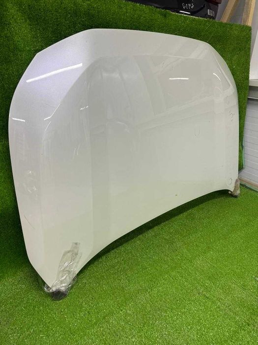 Капот на Toyota RAV 4