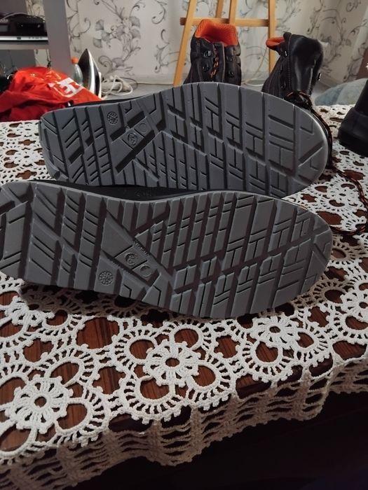 Продавам работни обувки  нови зимни