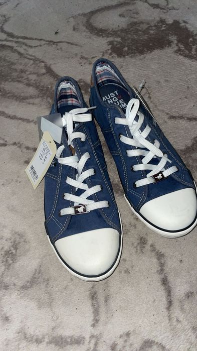 Обувки Мустанг 41 номер Чисто нови