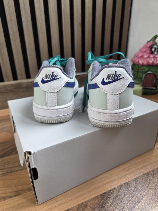 Adidasi Nike Air Force I Lv, m 28, piele
